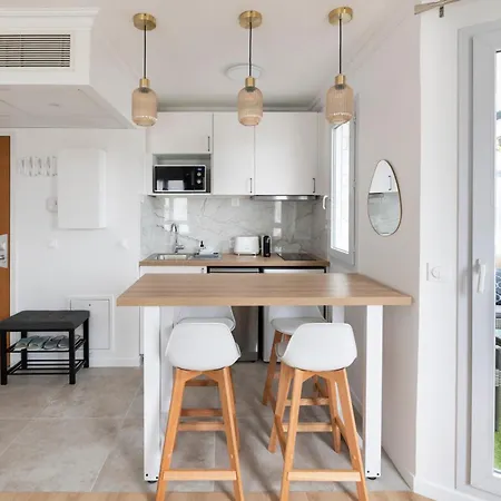 Apartment Beautiful With Terrace And Parking *